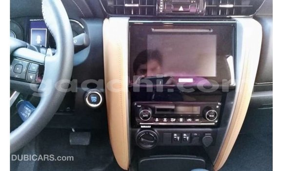 ይግዙ Imported Toyota Fortuner ነጭ መኪና በ Import - Dubai በ ሶማሊያ ይግዙ Imported Toyota Fortuner ነጭ መኪና በ Import - Dubai በ ሶማሊያ