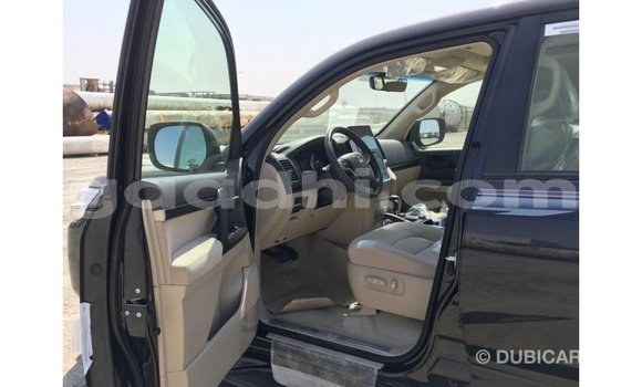 Imported Toyota Land Cruiser Black Makiinaa iti Import - Dubai keessatti Somalia keessatti Imported Toyota Land Cruiser Black Makiinaa iti Import - Dubai keessatti Somalia keessatti