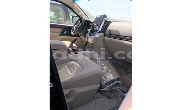 Imported Toyota Land Cruiser Black Makiinaa iti Import - Dubai keessatti Somalia keessatti Imported Toyota Land Cruiser Black Makiinaa iti Import - Dubai keessatti Somalia keessatti