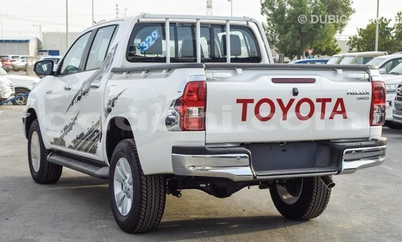 ይግዙ Imported Toyota Hilux ነጭ መኪና በ Import - Dubai በ ሶማሊያ ይግዙ Imported Toyota Hilux ነጭ መኪና በ Import - Dubai በ ሶማሊያ