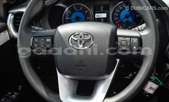 Nunua Imported Toyota Hilux Nyeusi Gari ndani ya Import - Dubai nchini Somalia Nunua Imported Toyota Hilux Nyeusi Gari ndani ya Import - Dubai nchini Somalia