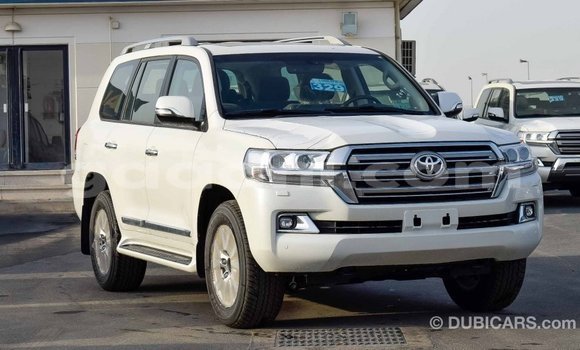 ይግዙ Imported Toyota Land Cruiser ነጭ መኪና በ Import - Dubai በ ሶማሊያ ይግዙ Imported Toyota Land Cruiser ነጭ መኪና በ Import - Dubai በ ሶማሊያ