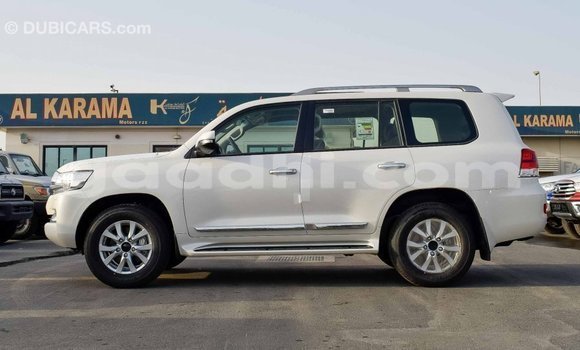 ይግዙ Imported Toyota Land Cruiser ነጭ መኪና በ Import - Dubai በ ሶማሊያ ይግዙ Imported Toyota Land Cruiser ነጭ መኪና በ Import - Dubai በ ሶማሊያ