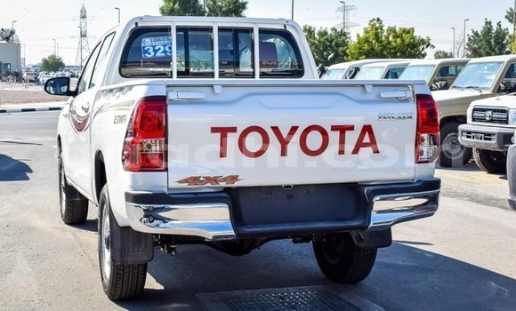 ይግዙ Imported Toyota Hilux ነጭ መኪና በ Import - Dubai በ ሶማሊያ ይግዙ Imported Toyota Hilux ነጭ መኪና በ Import - Dubai በ ሶማሊያ