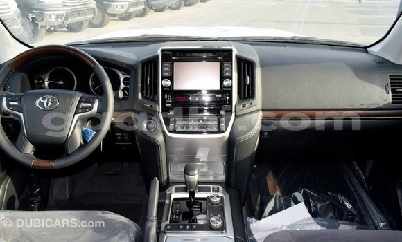 ይግዙ Imported Toyota Land Cruiser ጥቁር መኪና በ Import - Dubai በ ሶማሊያ ይግዙ Imported Toyota Land Cruiser ጥቁር መኪና በ Import - Dubai በ ሶማሊያ