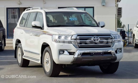 ይግዙ Imported Toyota Land Cruiser ነጭ መኪና በ Import - Dubai በ ሶማሊያ ይግዙ Imported Toyota Land Cruiser ነጭ መኪና በ Import - Dubai በ ሶማሊያ