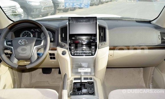 ይግዙ Imported Toyota Land Cruiser ነጭ መኪና በ Import - Dubai በ ሶማሊያ ይግዙ Imported Toyota Land Cruiser ነጭ መኪና በ Import - Dubai በ ሶማሊያ