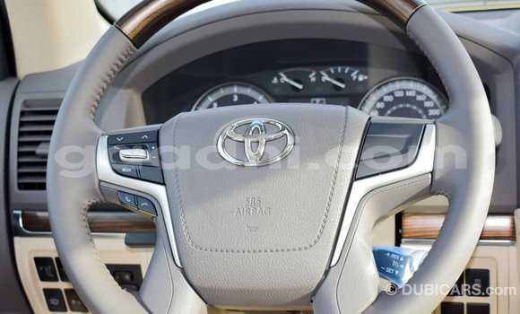 ይግዙ Imported Toyota Land Cruiser ነጭ መኪና በ Import - Dubai በ ሶማሊያ ይግዙ Imported Toyota Land Cruiser ነጭ መኪና በ Import - Dubai በ ሶማሊያ