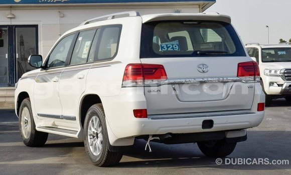 ይግዙ Imported Toyota Land Cruiser ነጭ መኪና በ Import - Dubai በ ሶማሊያ ይግዙ Imported Toyota Land Cruiser ነጭ መኪና በ Import - Dubai በ ሶማሊያ