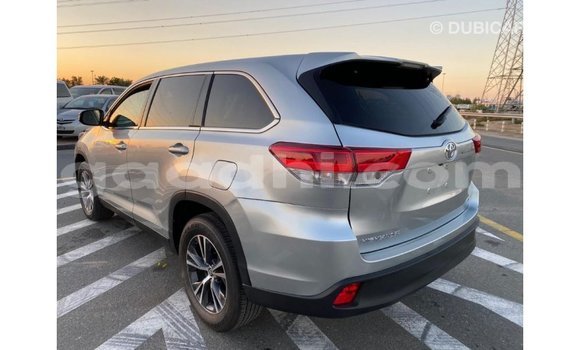 اشتري Imported Toyota Highlander آخر سيارة في Import - Dubai في الصومال اشتري Imported Toyota Highlander آخر سيارة في Import - Dubai في الصومال