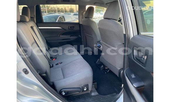 اشتري Imported Toyota Highlander آخر سيارة في Import - Dubai في الصومال اشتري Imported Toyota Highlander آخر سيارة في Import - Dubai في الصومال