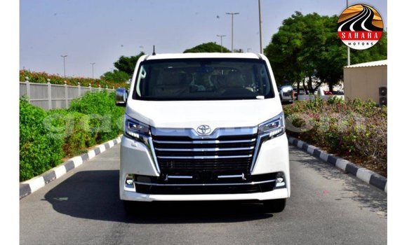 Imported Toyota Granvia White Makiinaa iti Import - Dubai keessatti Somalia keessatti Imported Toyota Granvia White Makiinaa iti Import - Dubai keessatti Somalia keessatti
