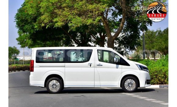 Imported Toyota Granvia White Makiinaa iti Import - Dubai keessatti Somalia keessatti Imported Toyota Granvia White Makiinaa iti Import - Dubai keessatti Somalia keessatti