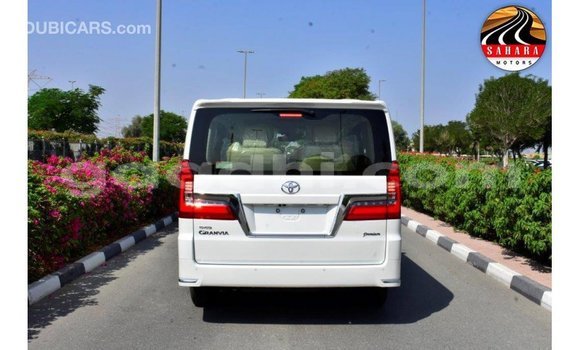 Imported Toyota Granvia White Makiinaa iti Import - Dubai keessatti Somalia keessatti Imported Toyota Granvia White Makiinaa iti Import - Dubai keessatti Somalia keessatti