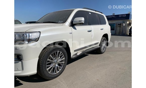 اشتري Imported Toyota Land Cruiser أبيض سيارة في Import - Dubai في الصومال اشتري Imported Toyota Land Cruiser أبيض سيارة في Import - Dubai في الصومال