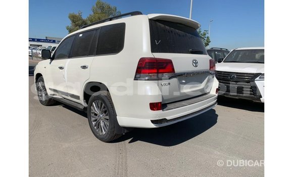 اشتري Imported Toyota Land Cruiser أبيض سيارة في Import - Dubai في الصومال اشتري Imported Toyota Land Cruiser أبيض سيارة في Import - Dubai في الصومال