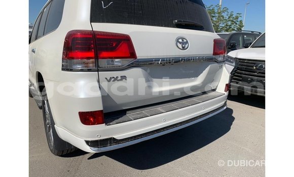 اشتري Imported Toyota Land Cruiser أبيض سيارة في Import - Dubai في الصومال اشتري Imported Toyota Land Cruiser أبيض سيارة في Import - Dubai في الصومال