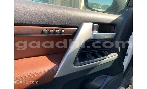 اشتري Imported Toyota Land Cruiser أبيض سيارة في Import - Dubai في الصومال اشتري Imported Toyota Land Cruiser أبيض سيارة في Import - Dubai في الصومال