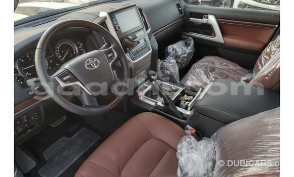 اشتري Imported Toyota Land Cruiser أبيض سيارة في Import - Dubai في الصومال اشتري Imported Toyota Land Cruiser أبيض سيارة في Import - Dubai في الصومال