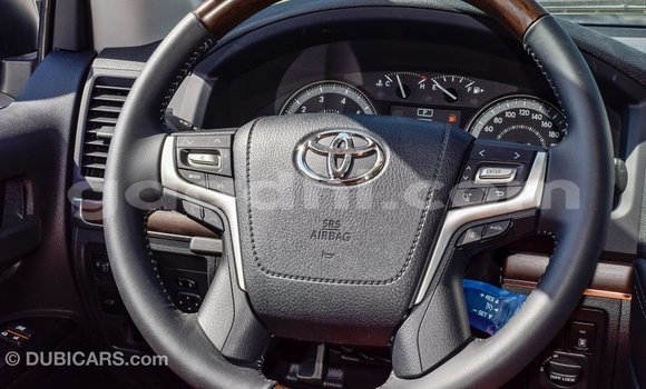اشتري Imported Toyota Land Cruiser أبيض سيارة في Import - Dubai في الصومال اشتري Imported Toyota Land Cruiser أبيض سيارة في Import - Dubai في الصومال