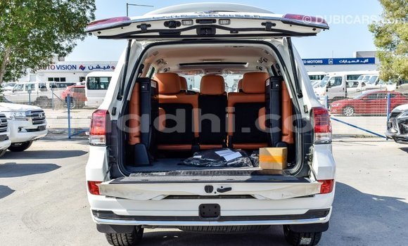 اشتري Imported Toyota Land Cruiser أبيض سيارة في Import - Dubai في الصومال اشتري Imported Toyota Land Cruiser أبيض سيارة في Import - Dubai في الصومال