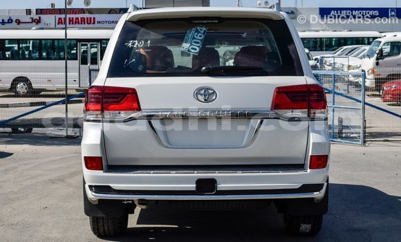 اشتري Imported Toyota Land Cruiser أبيض سيارة في Import - Dubai في الصومال اشتري Imported Toyota Land Cruiser أبيض سيارة في Import - Dubai في الصومال