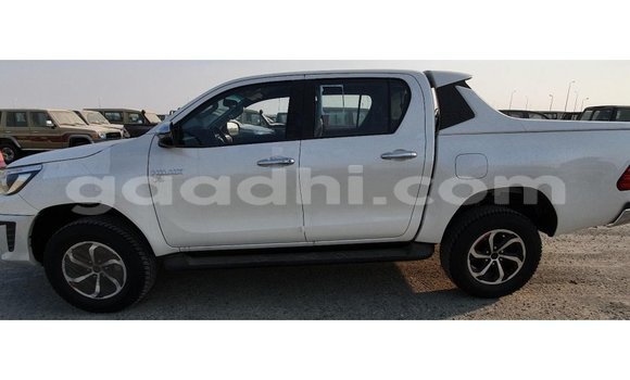 Imported Toyota Hilux White Makiinaa iti Import - Dubai keessatti Somalia keessatti Imported Toyota Hilux White Makiinaa iti Import - Dubai keessatti Somalia keessatti