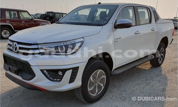 Imported Toyota Hilux White Makiinaa iti Import - Dubai keessatti Somalia keessatti Imported Toyota Hilux White Makiinaa iti Import - Dubai keessatti Somalia keessatti