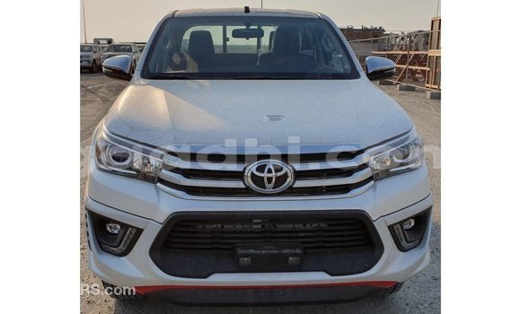 Imported Toyota Hilux White Makiinaa iti Import - Dubai keessatti Somalia keessatti Imported Toyota Hilux White Makiinaa iti Import - Dubai keessatti Somalia keessatti