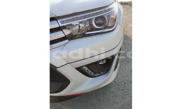 Imported Toyota Hilux White Makiinaa iti Import - Dubai keessatti Somalia keessatti Imported Toyota Hilux White Makiinaa iti Import - Dubai keessatti Somalia keessatti