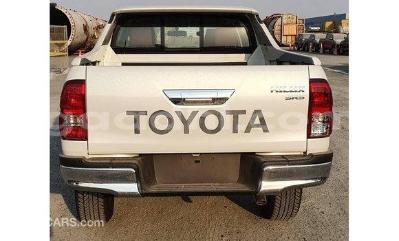 Imported Toyota Hilux White Makiinaa iti Import - Dubai keessatti Somalia keessatti Imported Toyota Hilux White Makiinaa iti Import - Dubai keessatti Somalia keessatti
