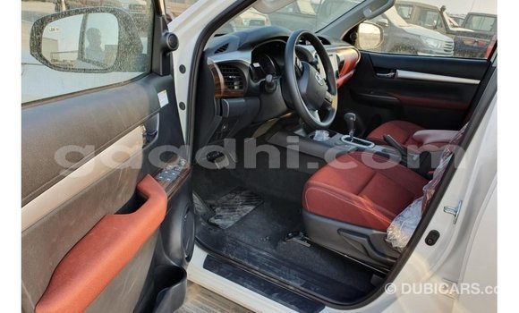 Imported Toyota Hilux White Makiinaa iti Import - Dubai keessatti Somalia keessatti Imported Toyota Hilux White Makiinaa iti Import - Dubai keessatti Somalia keessatti