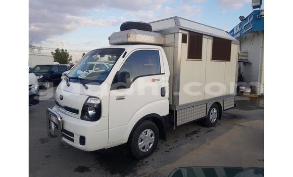 Imported Kia Carens White Makiinaa iti Import - Dubai keessatti Somalia keessatti Imported Kia Carens White Makiinaa iti Import - Dubai keessatti Somalia keessatti