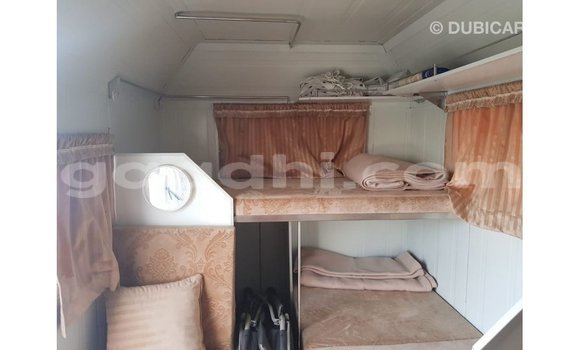 Imported Kia Carens White Makiinaa iti Import - Dubai keessatti Somalia keessatti Imported Kia Carens White Makiinaa iti Import - Dubai keessatti Somalia keessatti