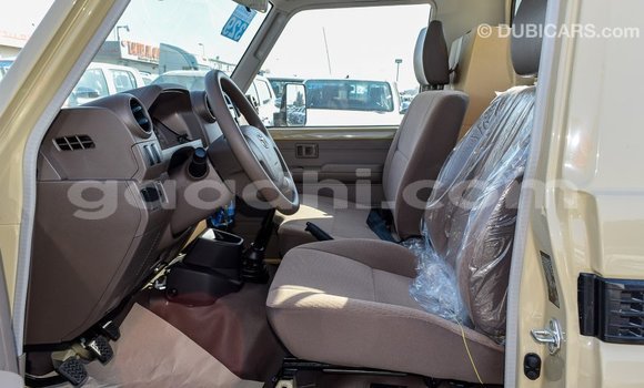 Buy Import Toyota Land Cruiser Beige Car in Import - Dubai in Somalia Buy Import Toyota Land Cruiser Beige Car in Import - Dubai in Somalia