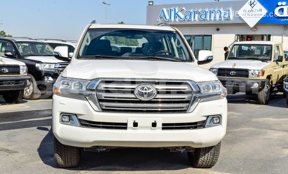 ይግዙ Imported Toyota Land Cruiser ነጭ መኪና በ Import - Dubai በ ሶማሊያ ይግዙ Imported Toyota Land Cruiser ነጭ መኪና በ Import - Dubai በ ሶማሊያ