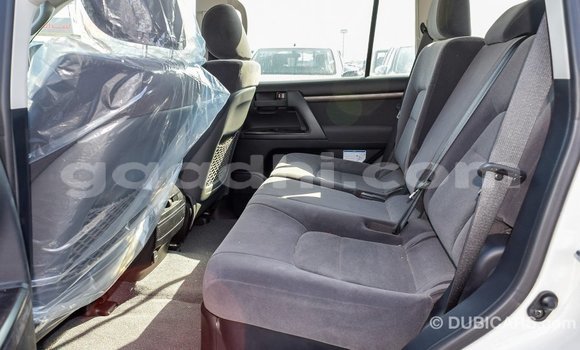 ይግዙ Imported Toyota Land Cruiser ነጭ መኪና በ Import - Dubai በ ሶማሊያ ይግዙ Imported Toyota Land Cruiser ነጭ መኪና በ Import - Dubai በ ሶማሊያ