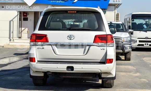 ይግዙ Imported Toyota Land Cruiser ነጭ መኪና በ Import - Dubai በ ሶማሊያ ይግዙ Imported Toyota Land Cruiser ነጭ መኪና በ Import - Dubai በ ሶማሊያ