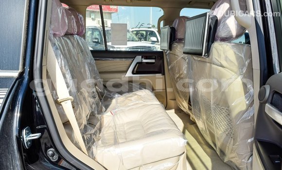 ይግዙ Imported Toyota Land Cruiser ጥቁር መኪና በ Import - Dubai በ ሶማሊያ ይግዙ Imported Toyota Land Cruiser ጥቁር መኪና በ Import - Dubai በ ሶማሊያ