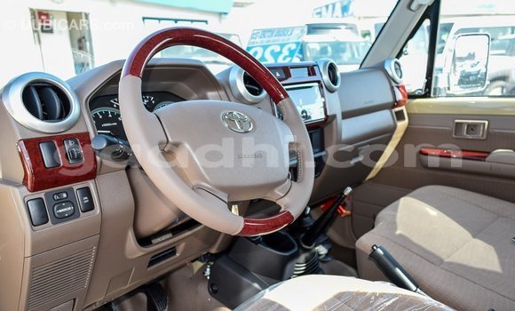 Nunua Imported Toyota Land Cruiser Beige Gari ndani ya Import - Dubai nchini Somalia Nunua Imported Toyota Land Cruiser Beige Gari ndani ya Import - Dubai nchini Somalia