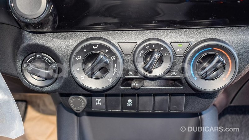 Big with watermark toyota hilux somalia import dubai 3390