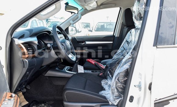 ይግዙ Imported Toyota Hilux ነጭ መኪና በ Import - Dubai በ ሶማሊያ ይግዙ Imported Toyota Hilux ነጭ መኪና በ Import - Dubai በ ሶማሊያ