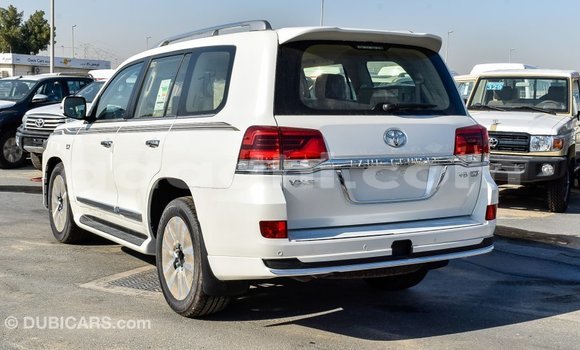 ይግዙ Imported Toyota Land Cruiser ነጭ መኪና በ Import - Dubai በ ሶማሊያ ይግዙ Imported Toyota Land Cruiser ነጭ መኪና በ Import - Dubai በ ሶማሊያ