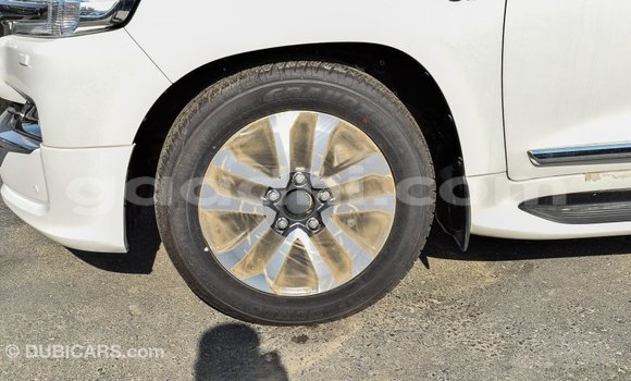 ይግዙ Imported Toyota Land Cruiser ነጭ መኪና በ Import - Dubai በ ሶማሊያ ይግዙ Imported Toyota Land Cruiser ነጭ መኪና በ Import - Dubai በ ሶማሊያ