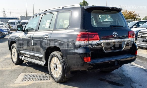 Nunua Imported Toyota Land Cruiser Nyeusi Gari ndani ya Import - Dubai nchini Somalia Nunua Imported Toyota Land Cruiser Nyeusi Gari ndani ya Import - Dubai nchini Somalia