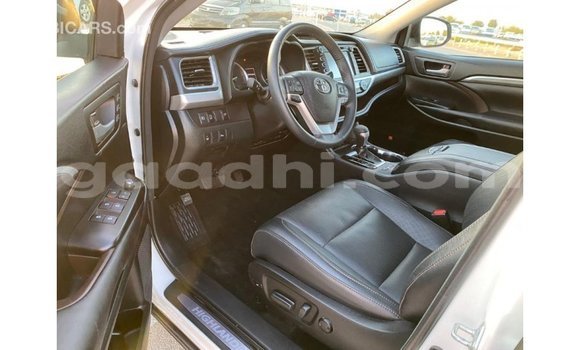 Buy Import Toyota Highlander White Car in Import - Dubai in Somalia Buy Import Toyota Highlander White Car in Import - Dubai in Somalia