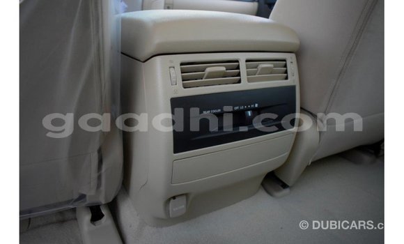 Imported Toyota Land Cruiser White Makiinaa iti Import - Dubai keessatti Somalia keessatti Imported Toyota Land Cruiser White Makiinaa iti Import - Dubai keessatti Somalia keessatti