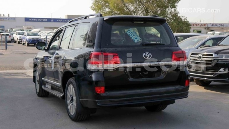 Big with watermark toyota land cruiser somalia import dubai 3445