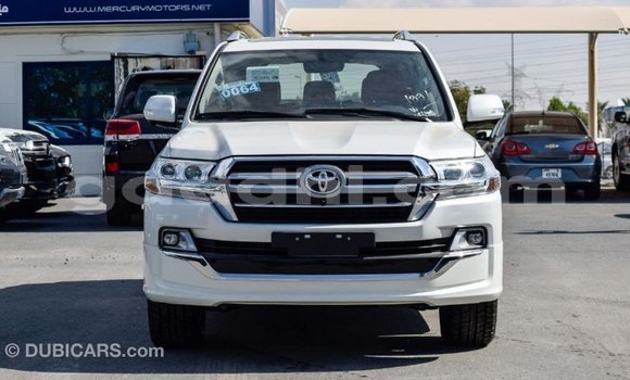 اشتري Imported Toyota Land Cruiser أبيض سيارة في Import - Dubai في الصومال اشتري Imported Toyota Land Cruiser أبيض سيارة في Import - Dubai في الصومال