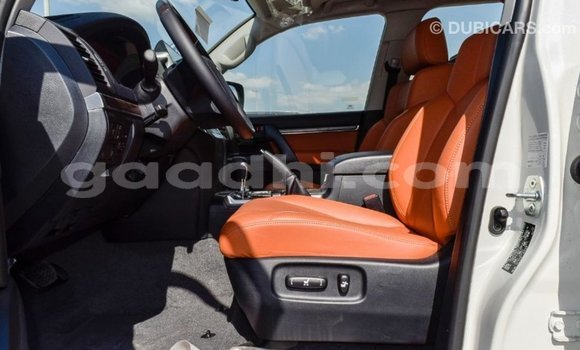 اشتري Imported Toyota Land Cruiser أبيض سيارة في Import - Dubai في الصومال اشتري Imported Toyota Land Cruiser أبيض سيارة في Import - Dubai في الصومال